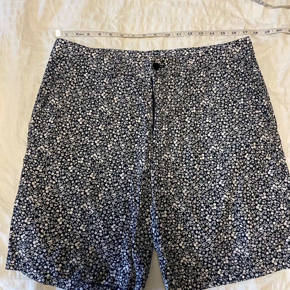 Lululemon Athletica Men's Floral Shorts